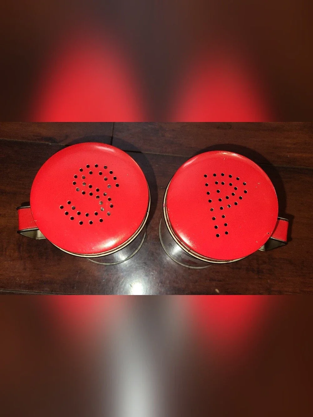 Vintage Tin Christmas Salt and Pepper Shakers - Red Cardinals 4